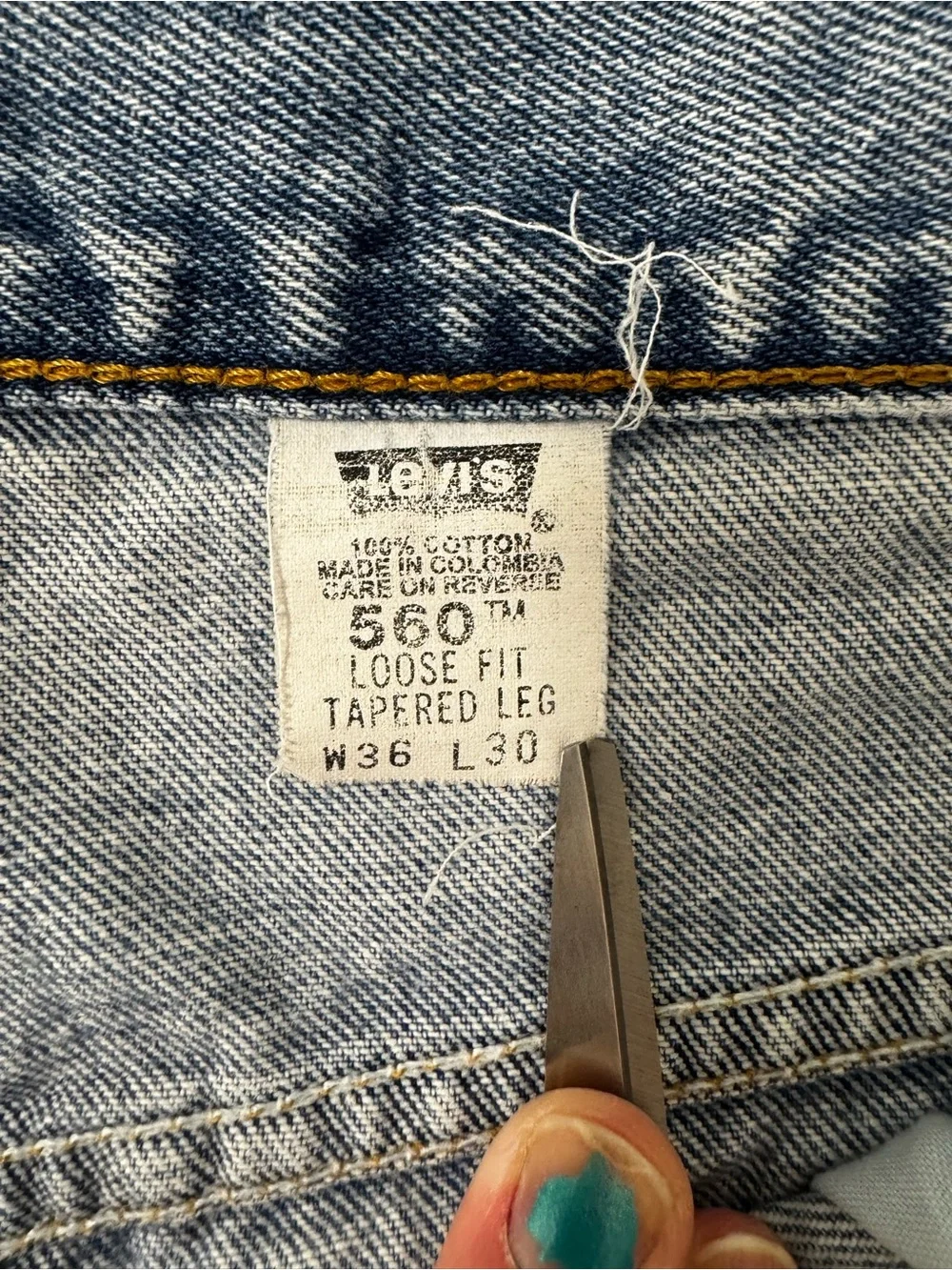 Levis 560 Loose Fit Tapered Leg Jeans Men 36x30 Blue Vintage 90s Work Whiskered
